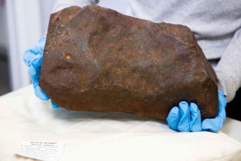 He lived for years thinking he had a rock with gold, but it was a hidden treasure