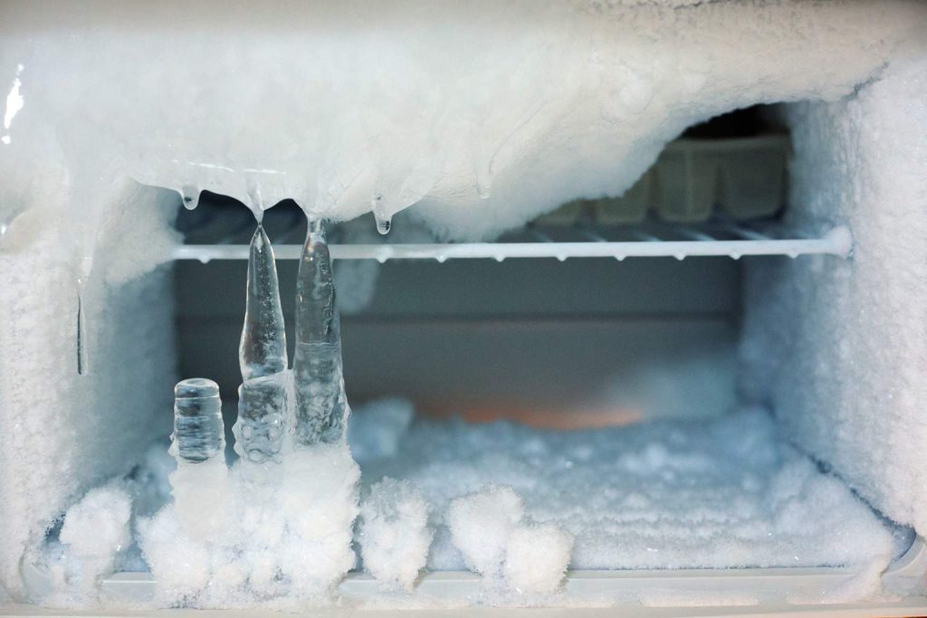 How to effortlessly remove built-up ice from your fridge using just 2 common kitchen ingredients
