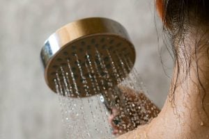 I am a doctor and haven’t bathed in more than eight years: “what happens when we use hygiene products”