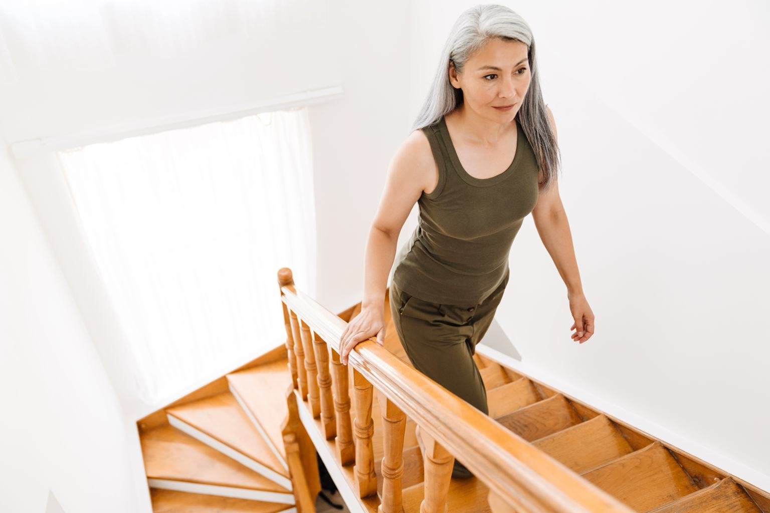 Knee osteoarthritis: 3 movements that relieve joint pain, according to an expert
