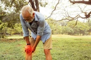 Neither Pilates nor swimming : the best low-impact activity for people over 60 with knee problems