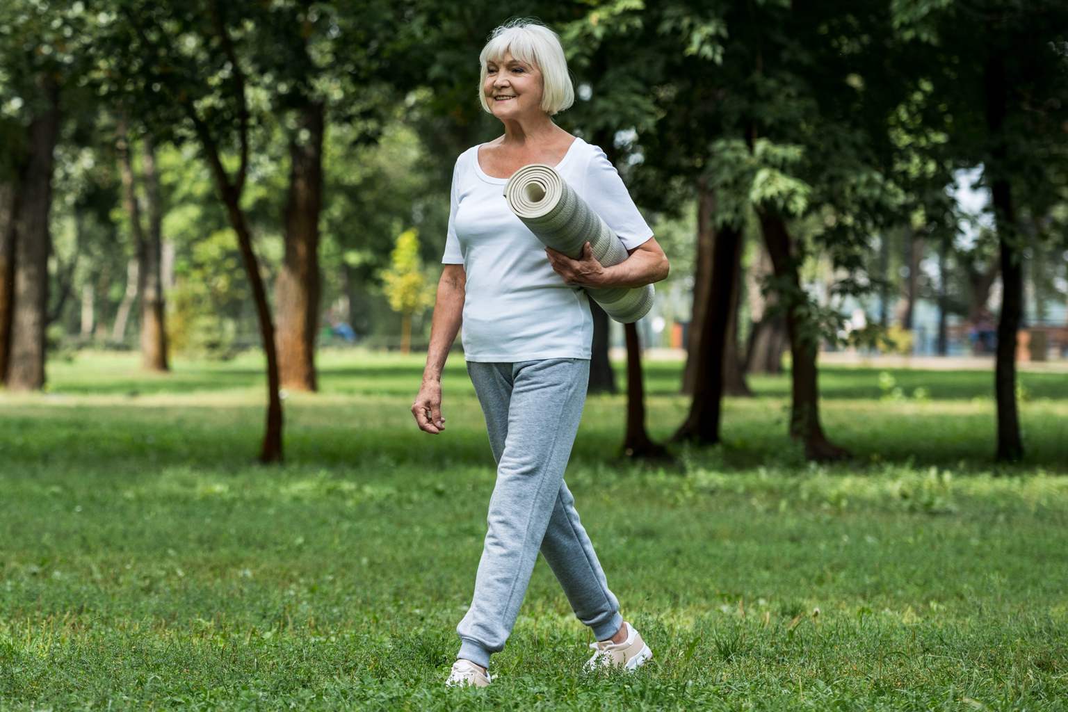 Neither walking nor yoga: the best low-impact exercise for people over 70 with leg problems