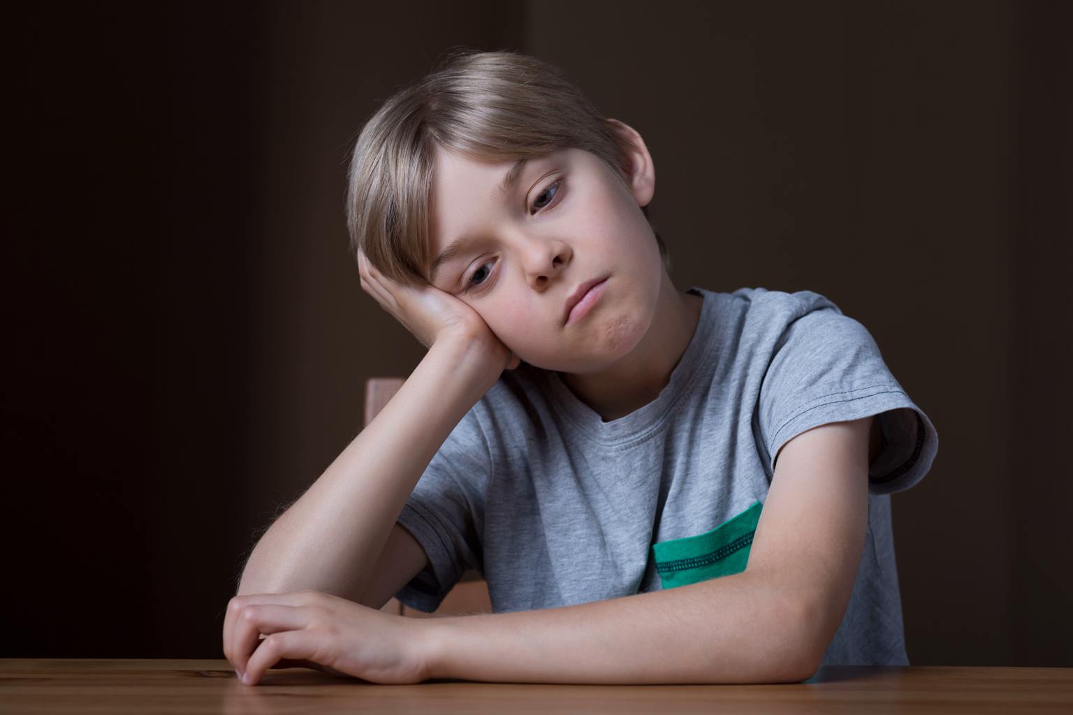 People who grow up without a strong father figure often develop these 7 traits in adulthood