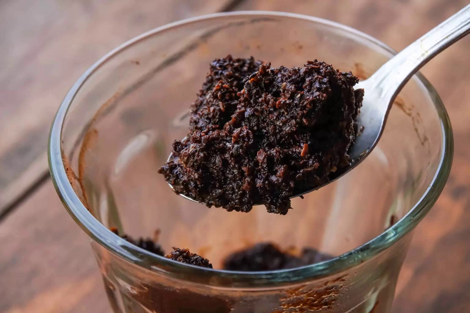 Vinegar and coffee grounds: a little-known cleaning trick that really works