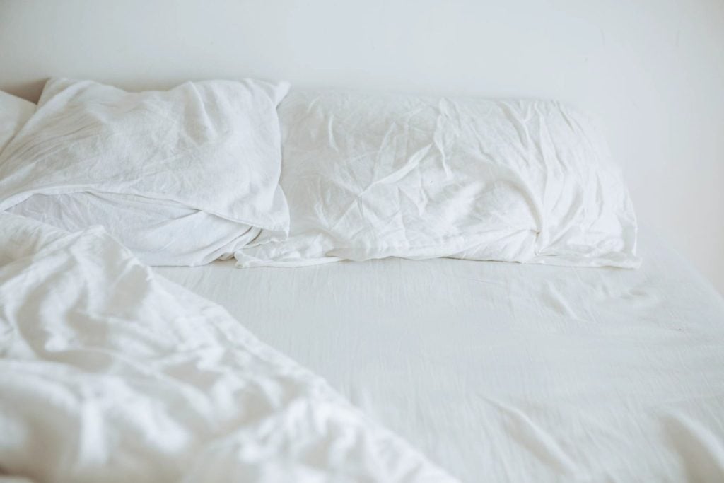 What does always leaving your bed unmade mean, according to psychology?