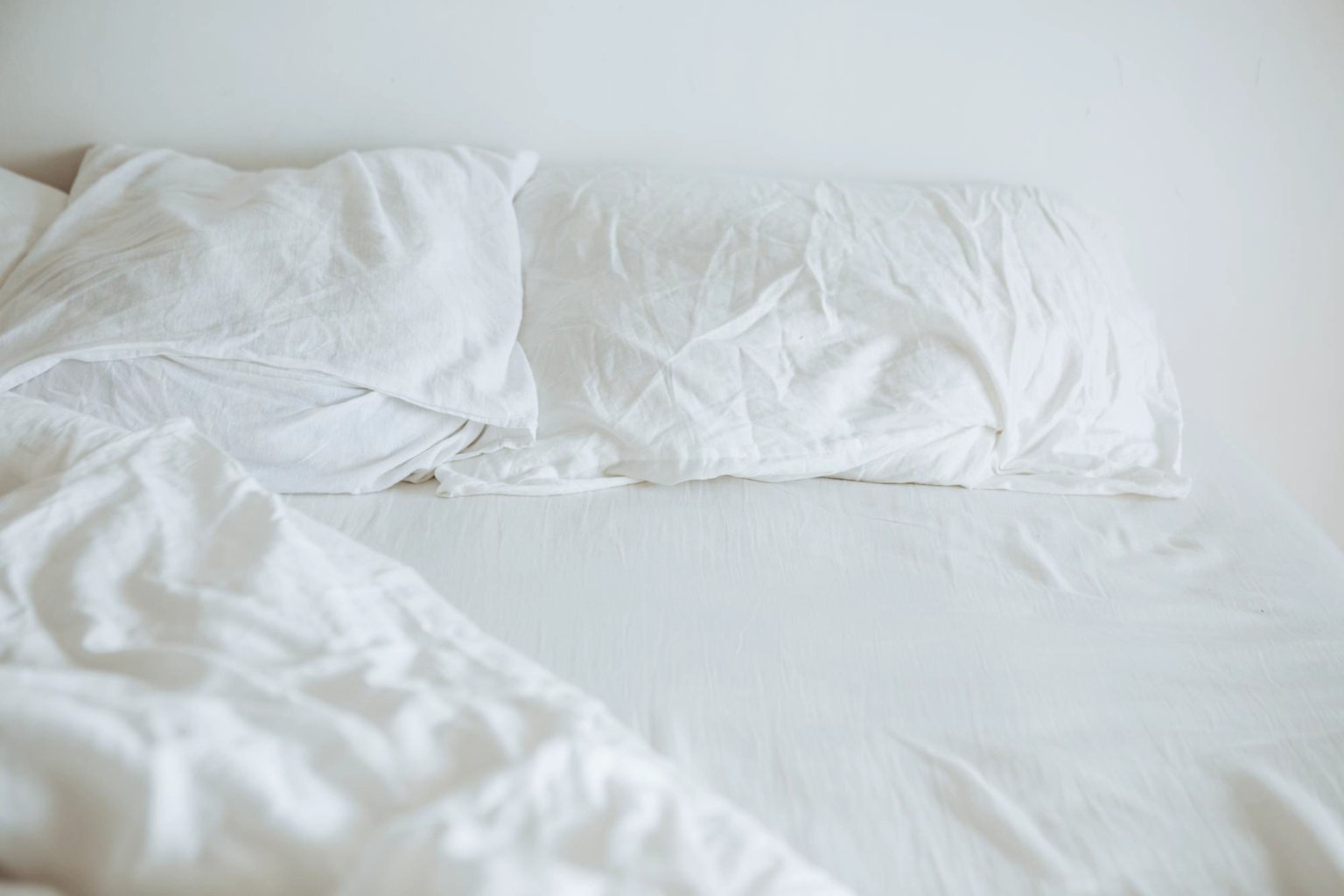 What does always leaving your bed unmade mean, according to psychology?