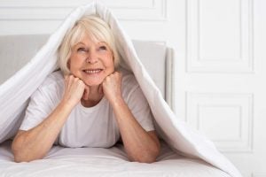 Ending loneliness after 60: a simple habit from a psychologist to bring meaning back to each day