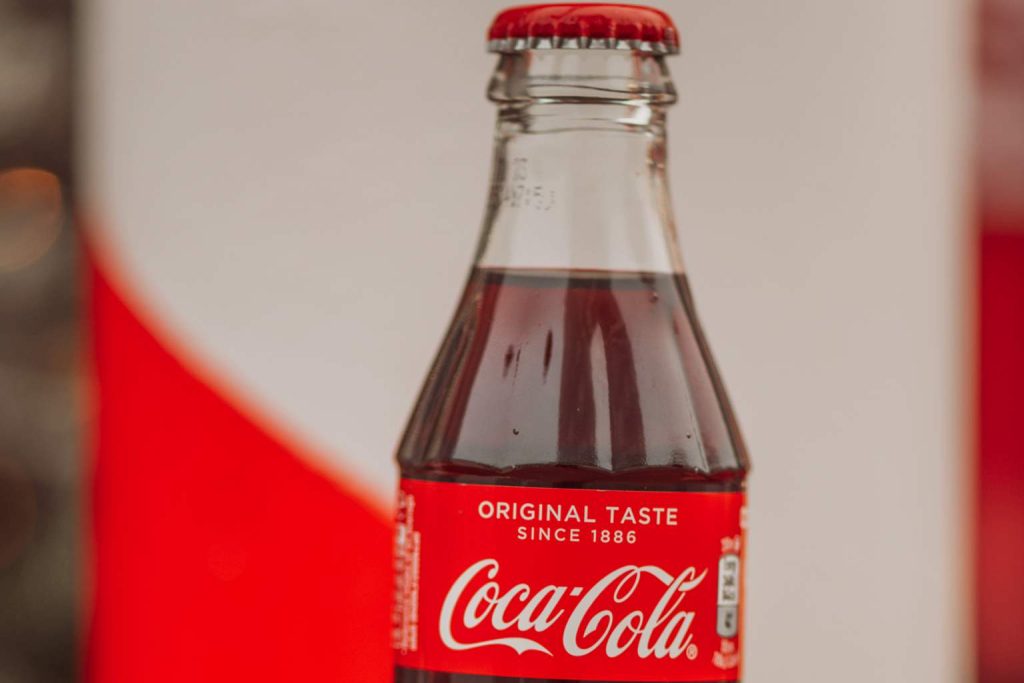 Glass bottles contain more microplastics than plastic bottles