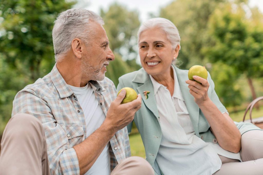 Neither pears nor oranges: the fruit people over 65 should eat to fight the heat wave