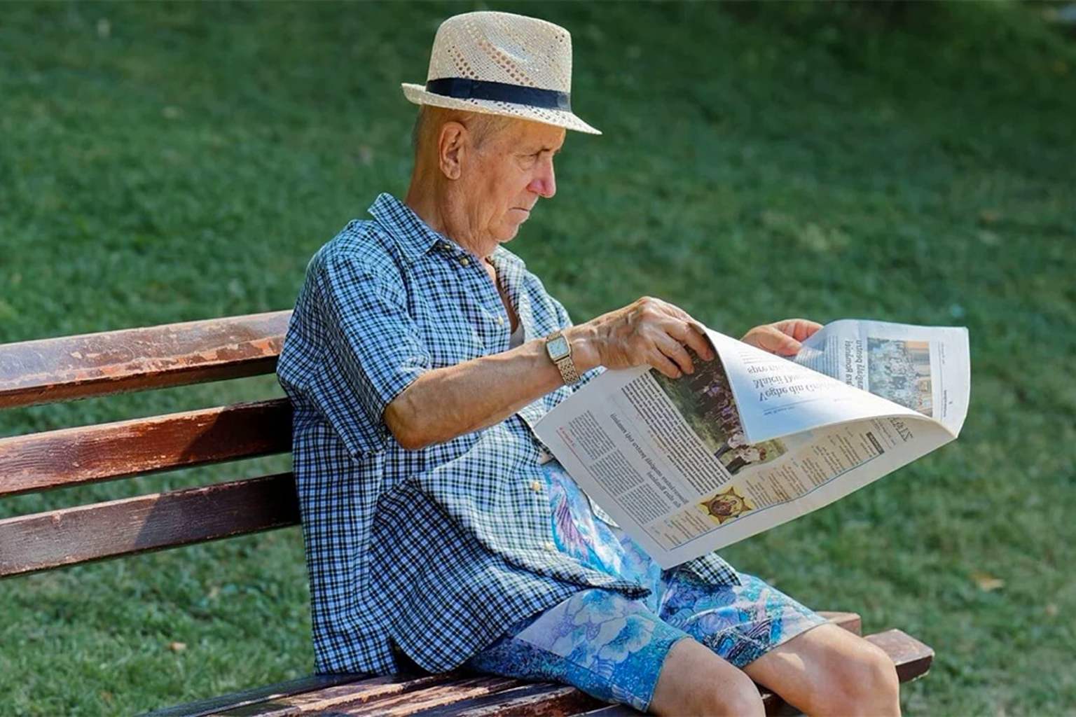 Neither water nor a fan: what seniors over 65 should always carry with them this summer