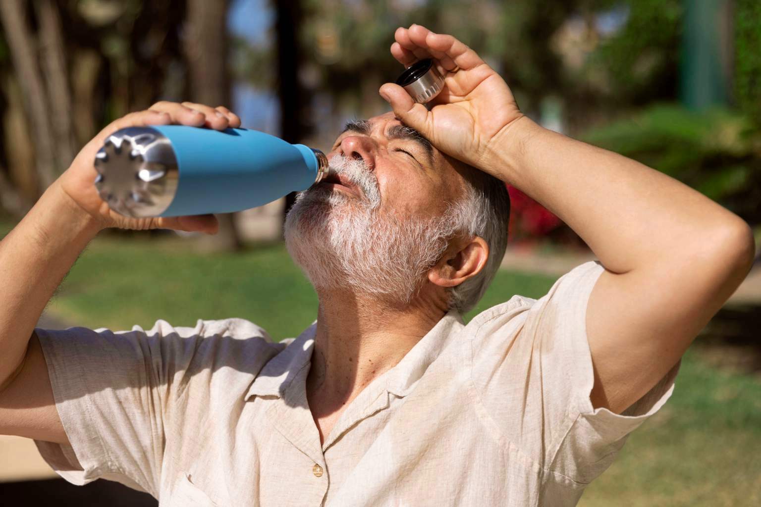 Neither water nor juice: the best refreshing summer drink for people over 70 to stay hydrated and cool
