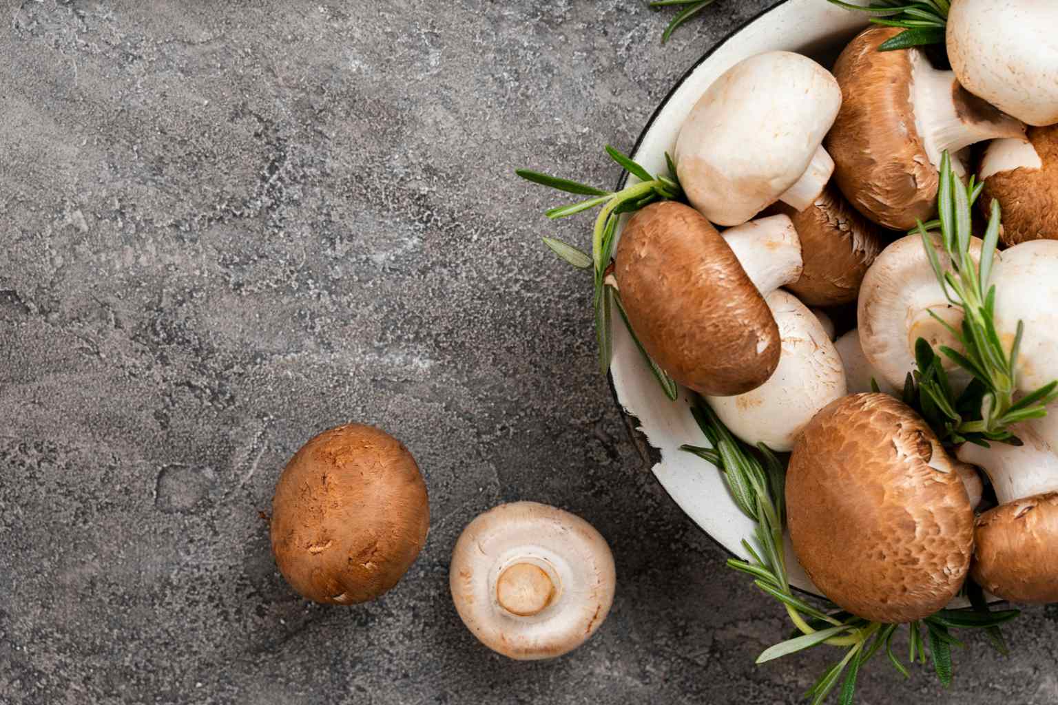 The best way to keep mushrooms fresh without plastic or airtight containers