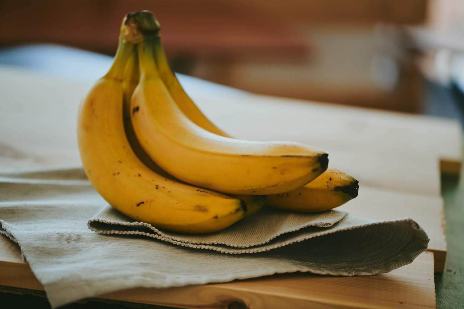 The fatal mistake everyone makes with bananas that makes them turn black faster