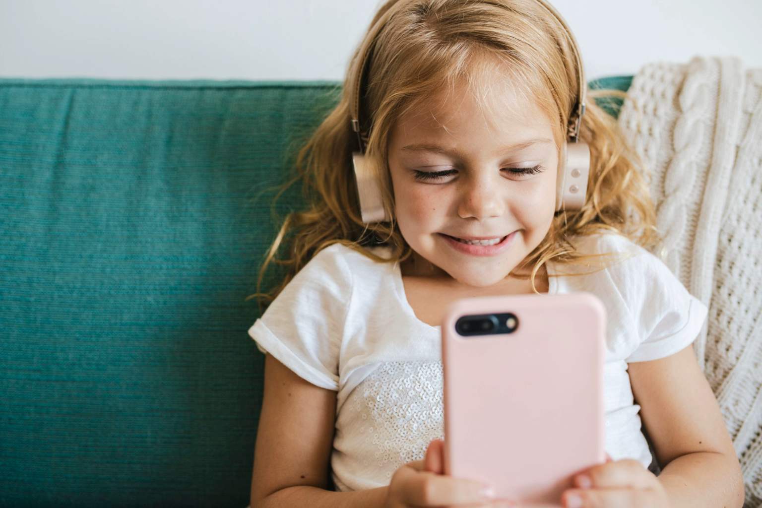 The perfect age to give your child a smartphone isn’t 12 or 15—experts reveal what really matters