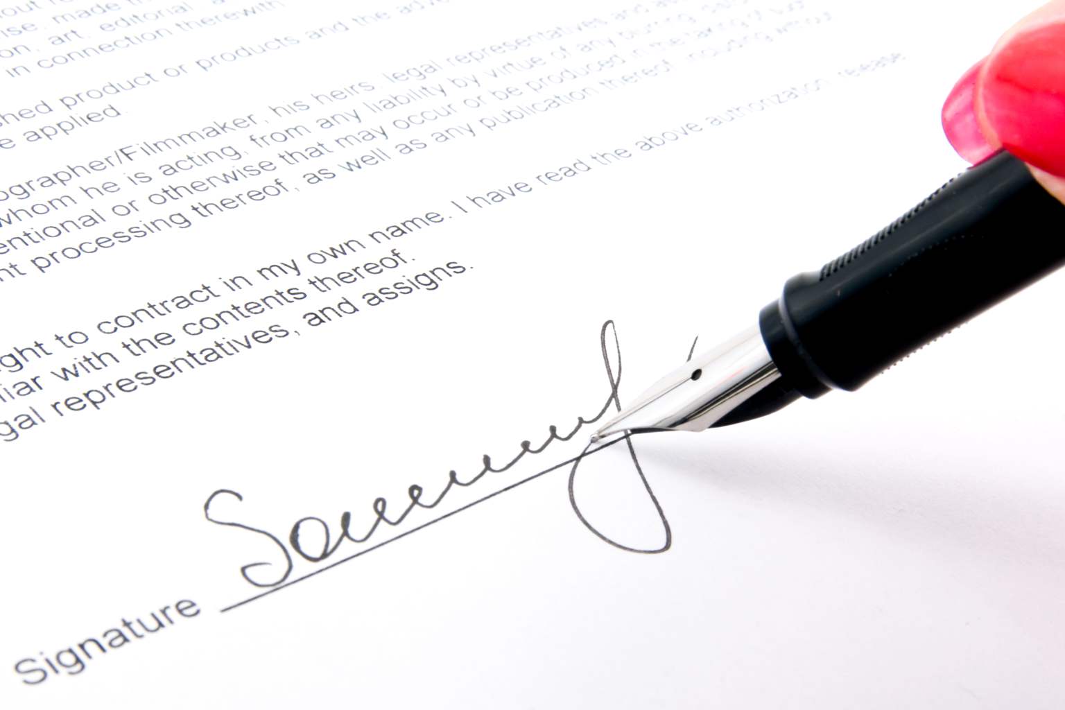 What does it mean if you underline your name in your signature, according to psychology