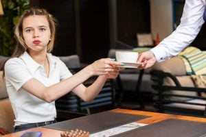 What helping a server clear the table reveals about your personality, according to psychology