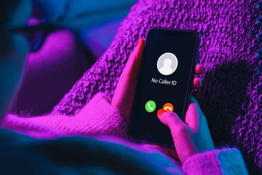 What it means to always keep your phone on silent according to psychology