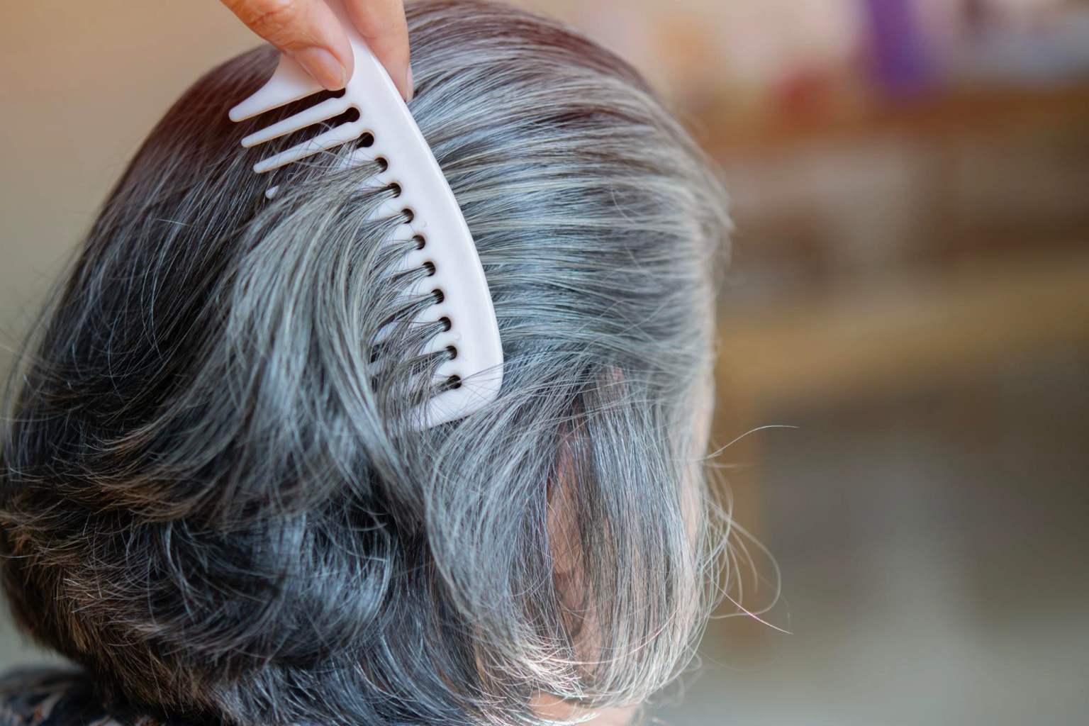 A hairdresser warns about the habit you need to change right away if your hair is turning gray