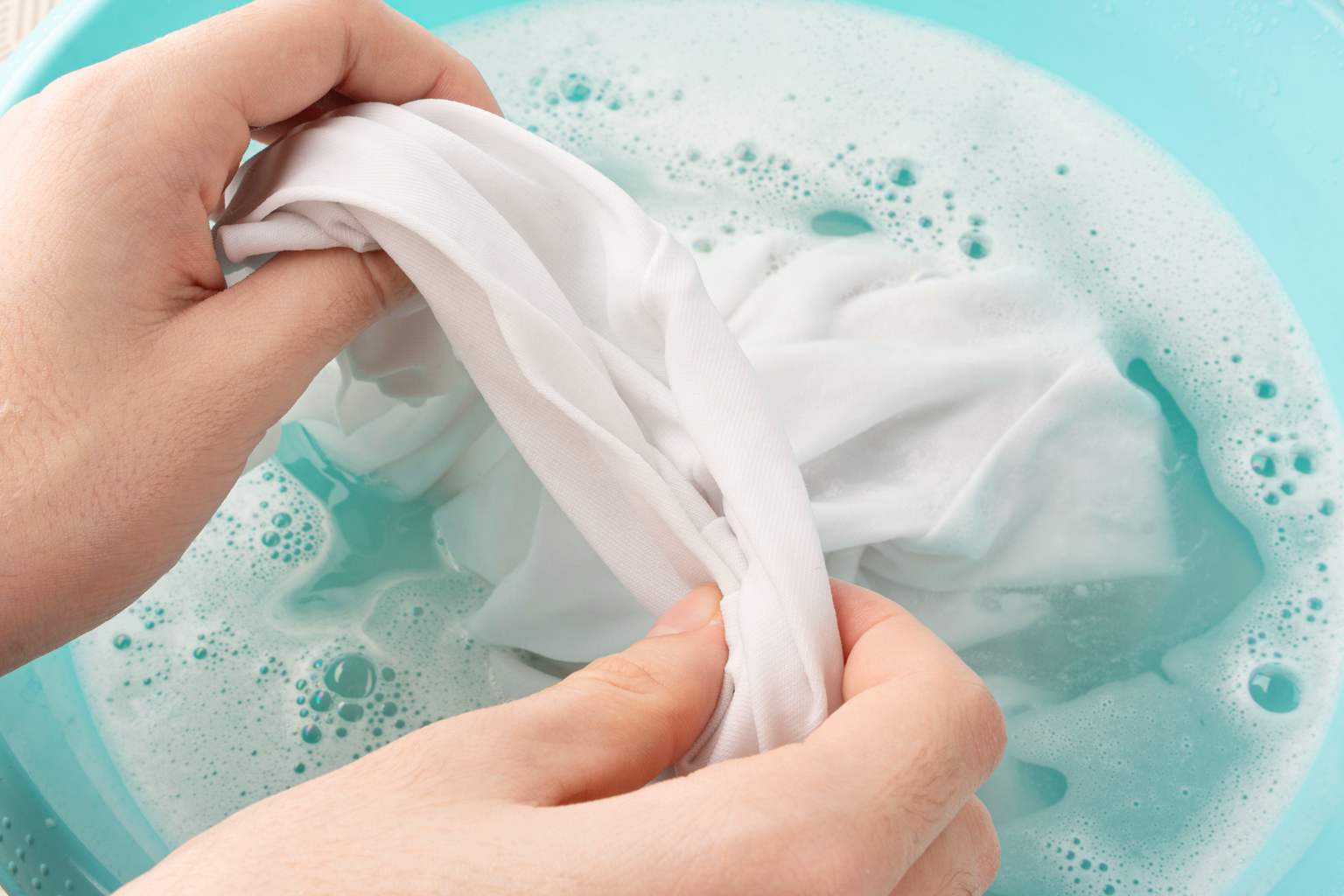 A simple home trick to whiten white laundry without bleach or a washing machine