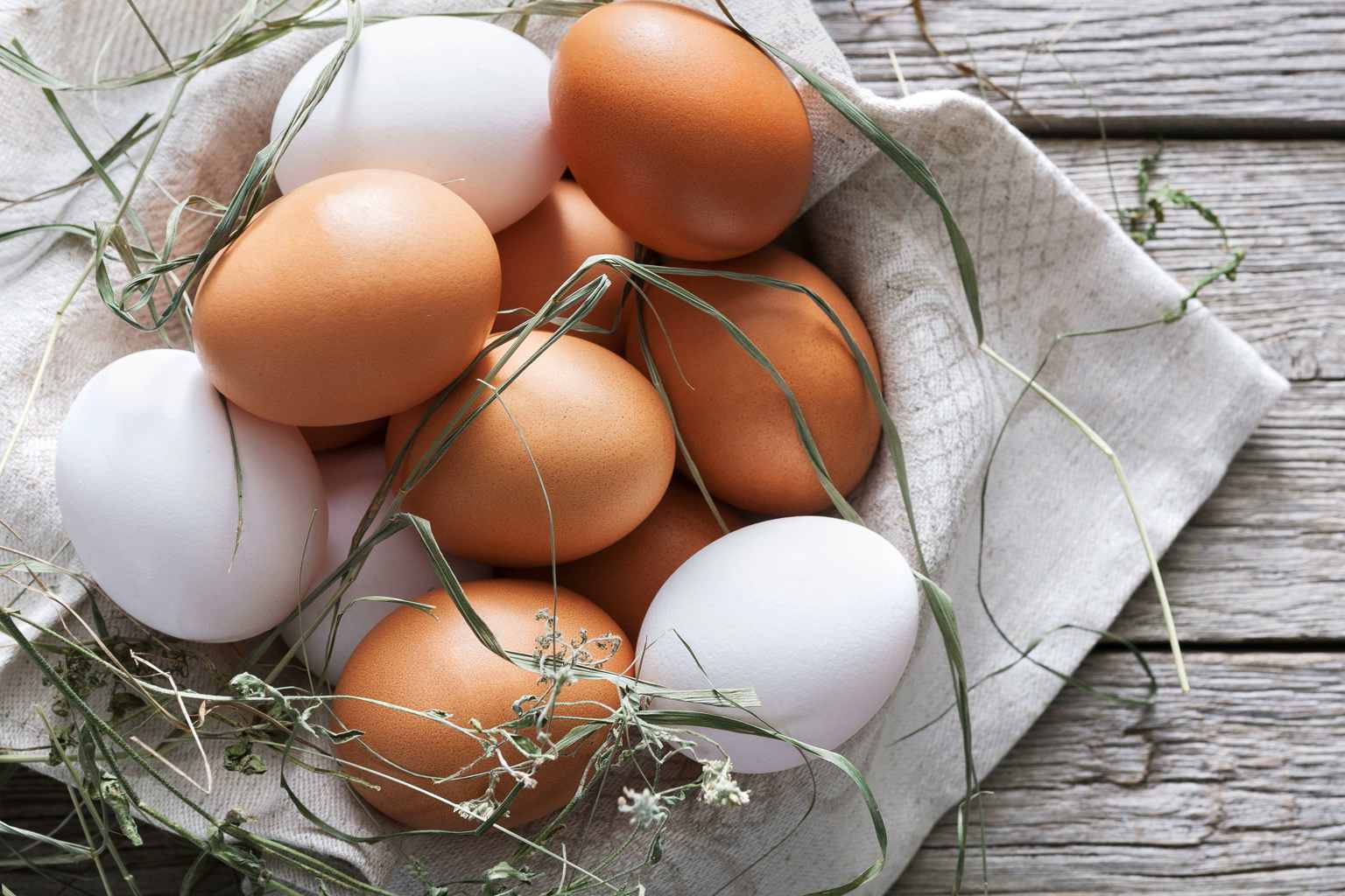 Brown or white eggs—which is better? A dietitian explains the nutrition facts
