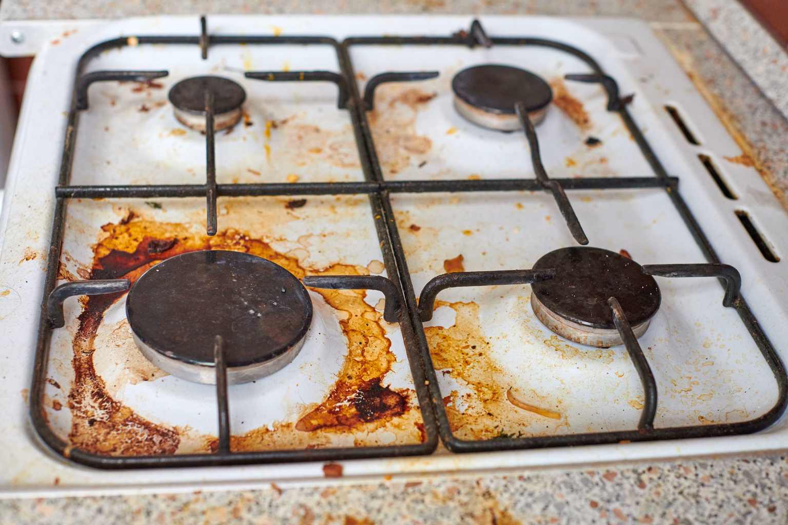Forget baking soda: this simple trick cleans your stove with no effort