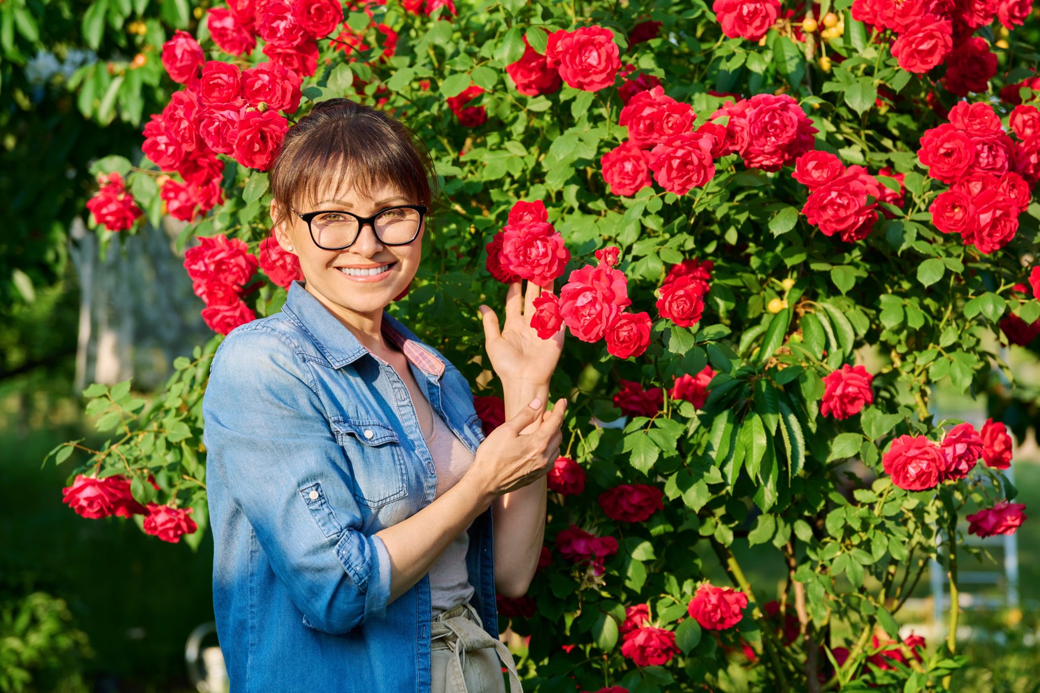 Forget silver and blonde—this hair color makes women over 60 look years younger