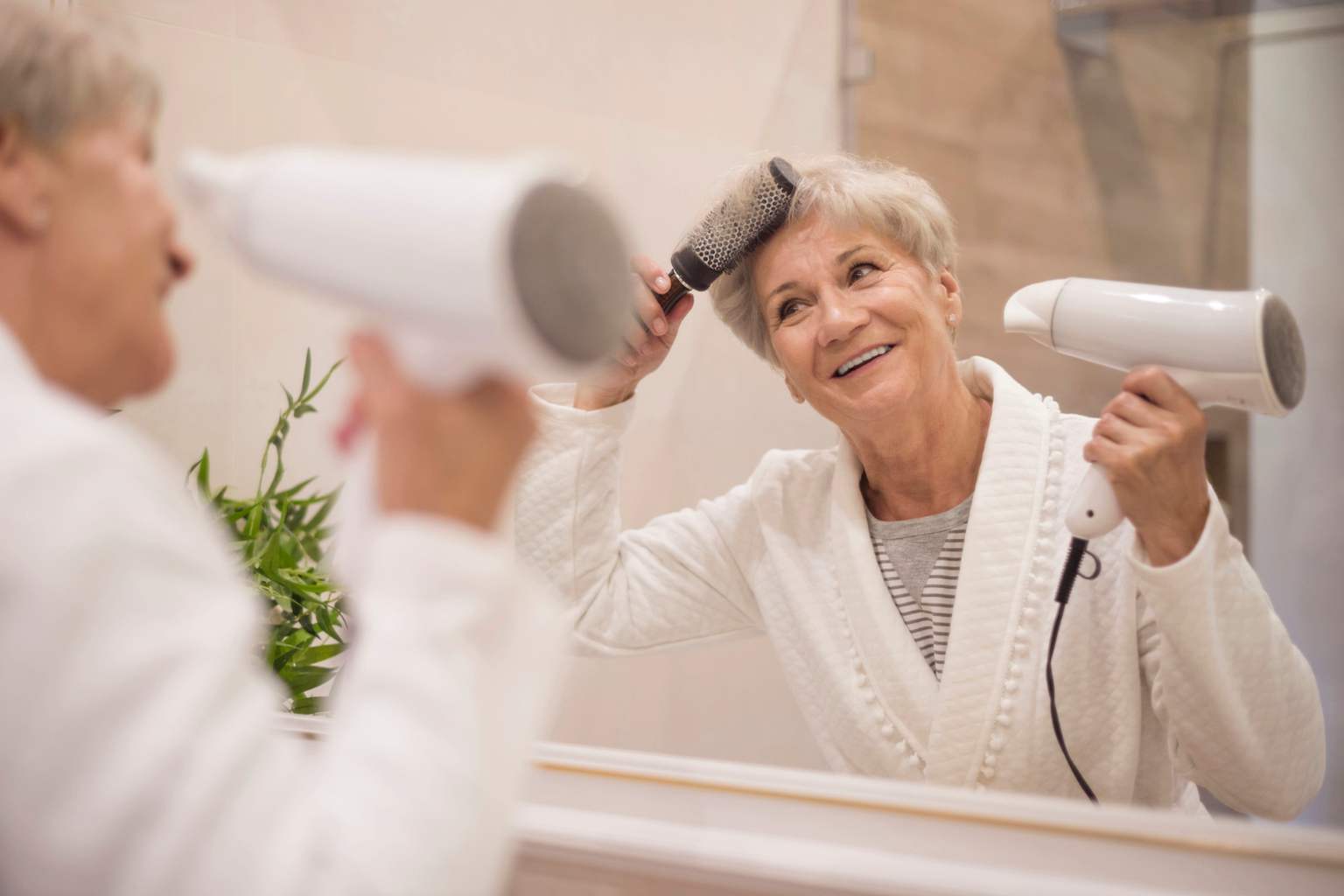 How apple cider vinegar helps fight gray hair naturally during summer