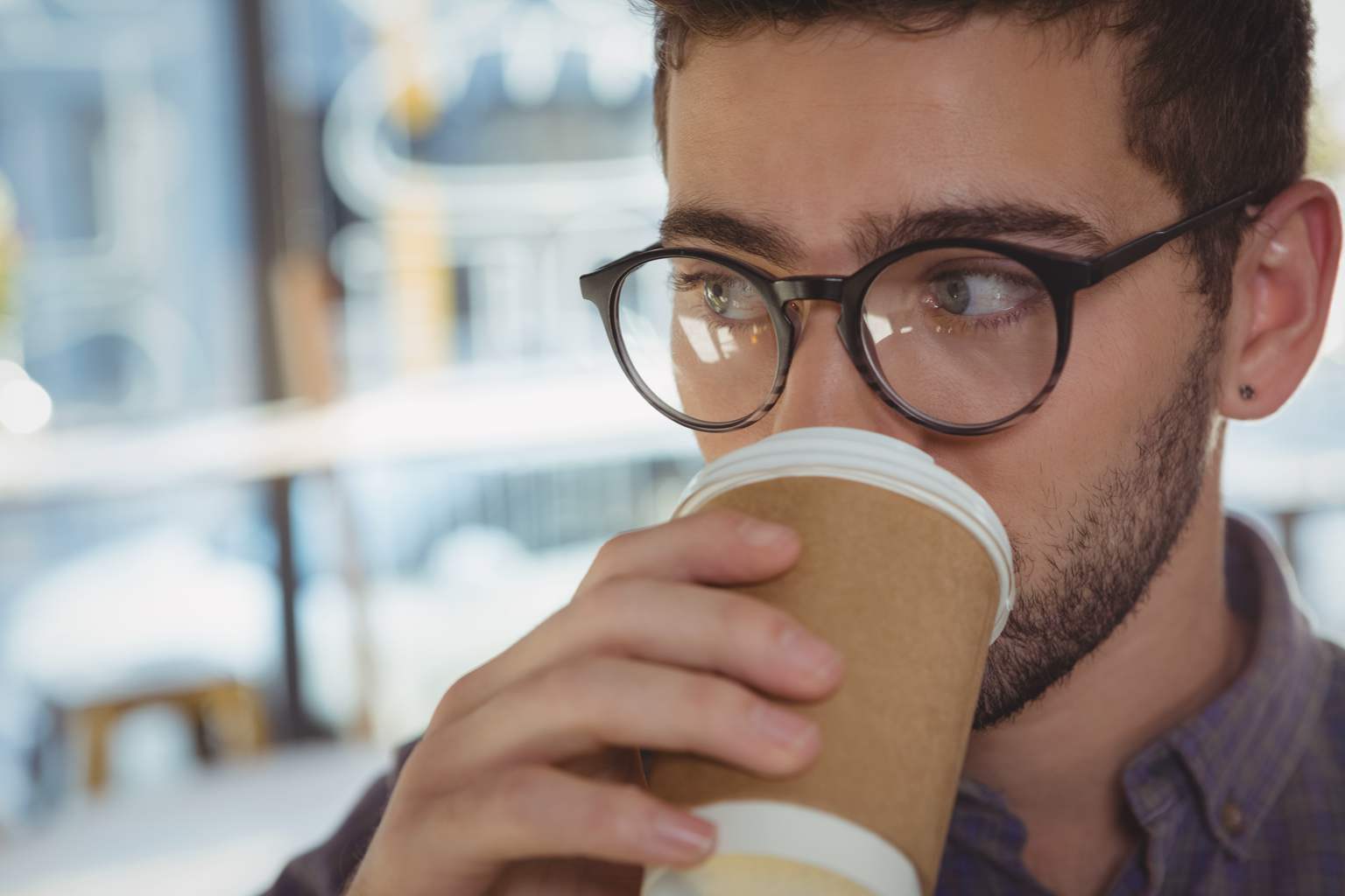 How to tell if a man has low self-esteem—7 clues you’ll notice in the first 5 minutes