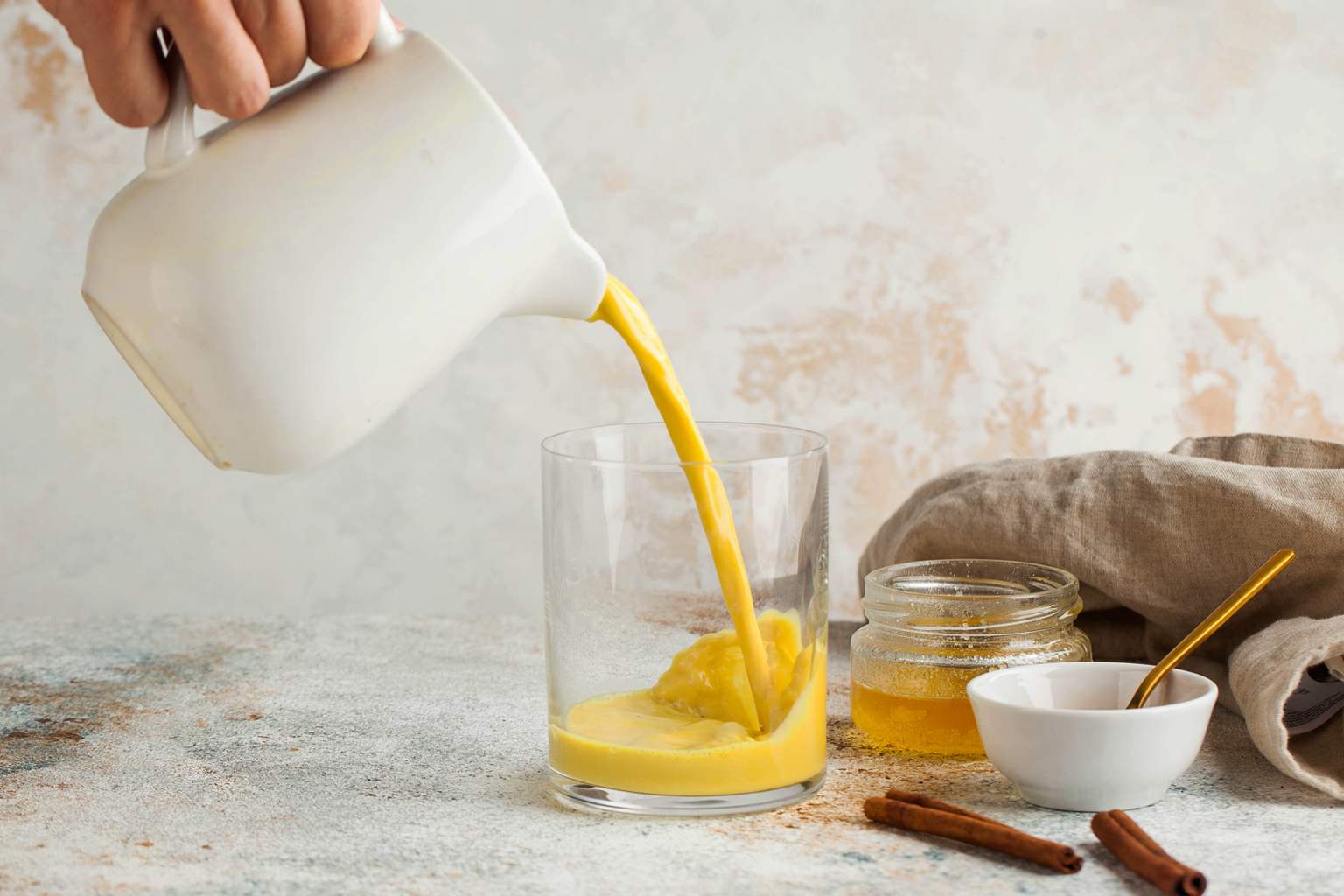 Moon milk: the magical drink for relaxation and deep sleep