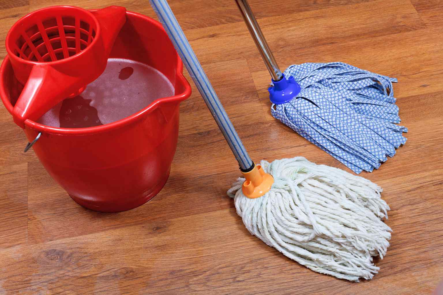 Neither bleach nor ammonia: this is the most effective mix to disinfect your floors in one go
