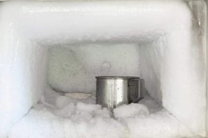 Say goodbye to freezer ice in minutes with this simple aluminum foil trick that saves time and effort
