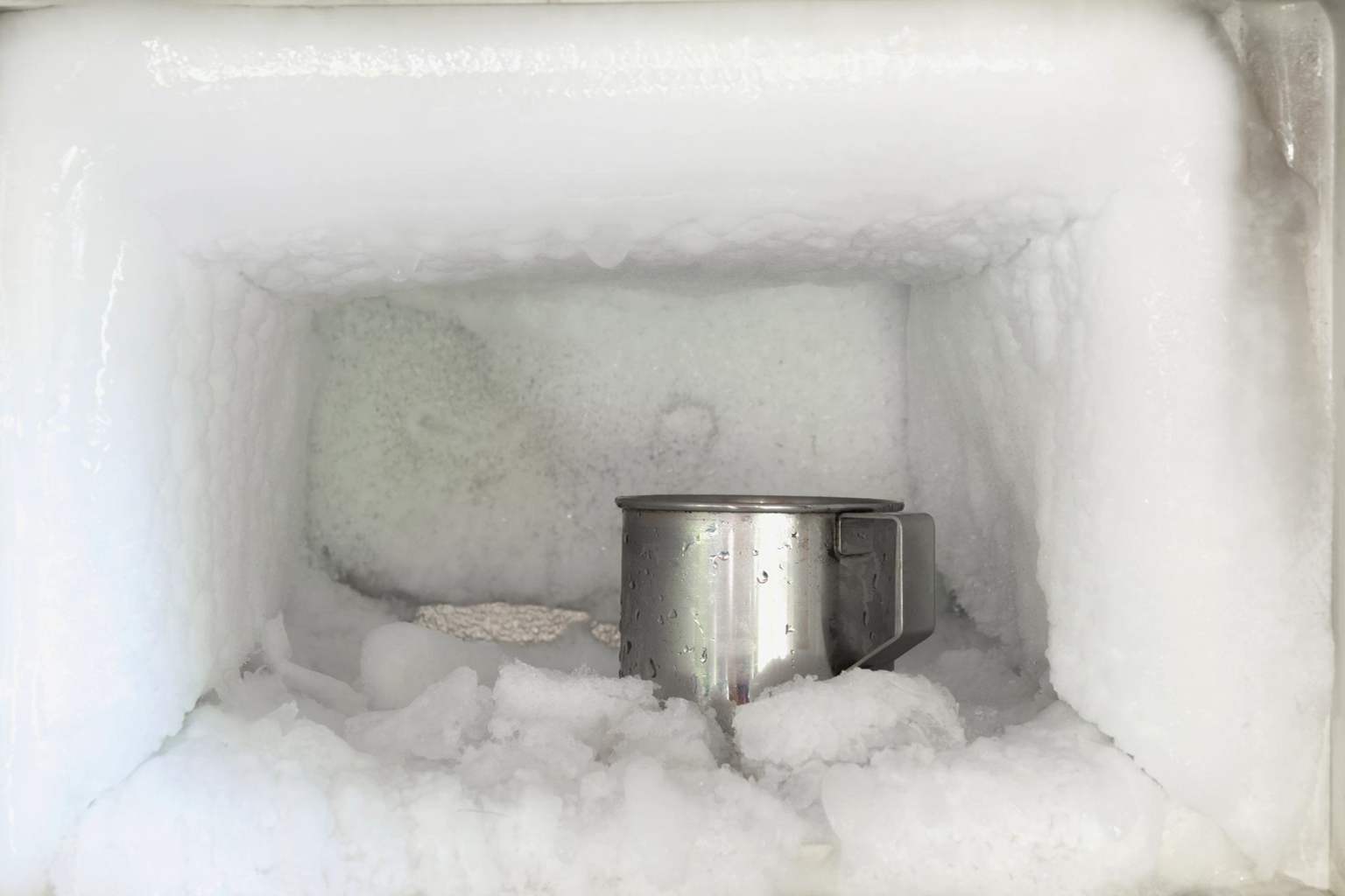 Say goodbye to freezer ice in minutes with this simple aluminum foil trick that saves time and effort