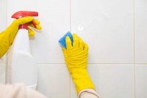 The easiest way to get sparkling kitchen tiles in under 15 minutes (no vinegar or ammonia)
