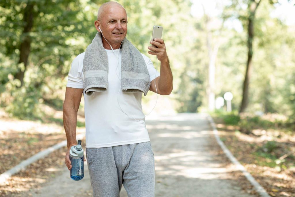 Why walking after 40 isn’t enough: a cardiologist’s eye-opening warning on staying strong and healthy