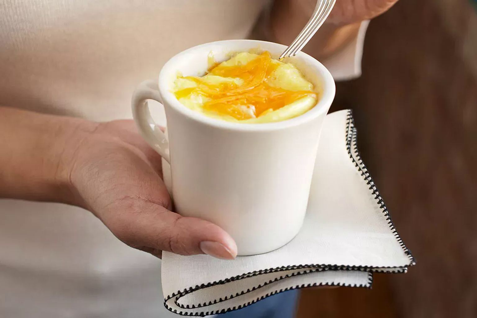 I no longer fry eggs in a pan, I use a regular cup – and they taste twice as good
