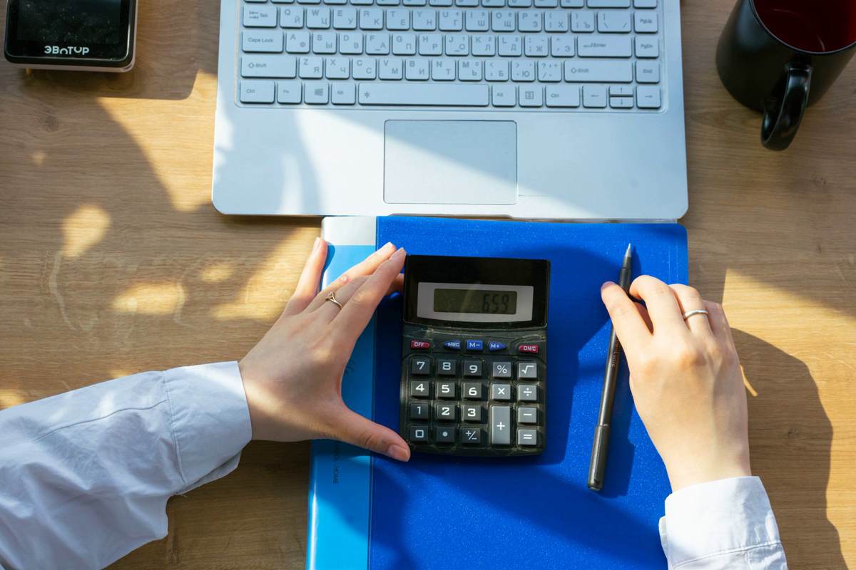 Calculer sa prime d'activité : formule et exemples 2026